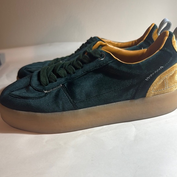 Gently used Steve Madden green suede women’s shoes 7M - Picture 3 of 5